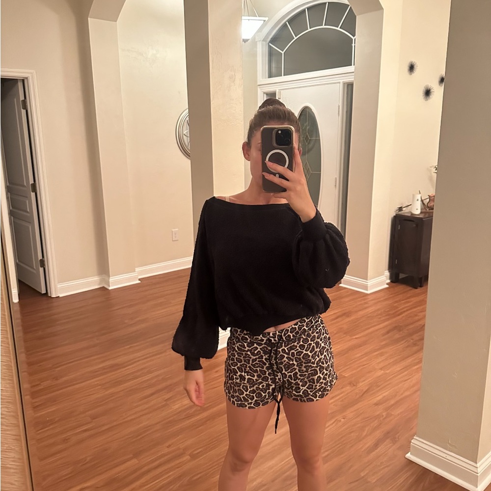 Black sweater poof sleeve
